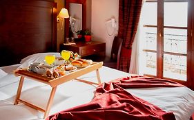 Arahova Inn Hotel